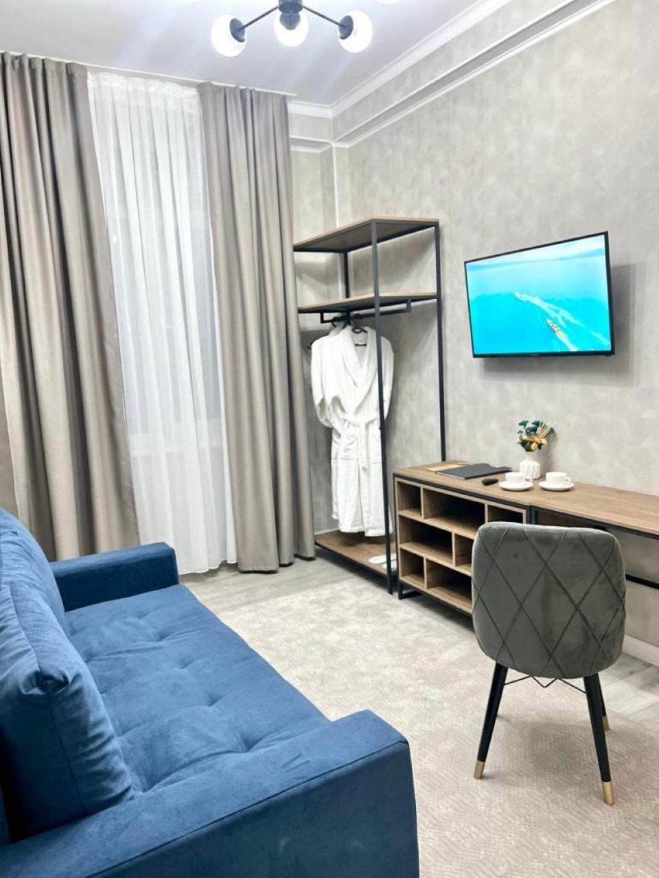 Urban Hotel Бишкек Екстериор снимка