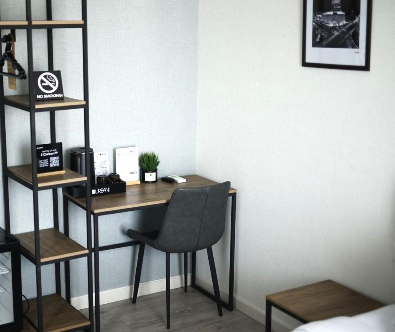 Urban Hotel Бишкек Екстериор снимка
