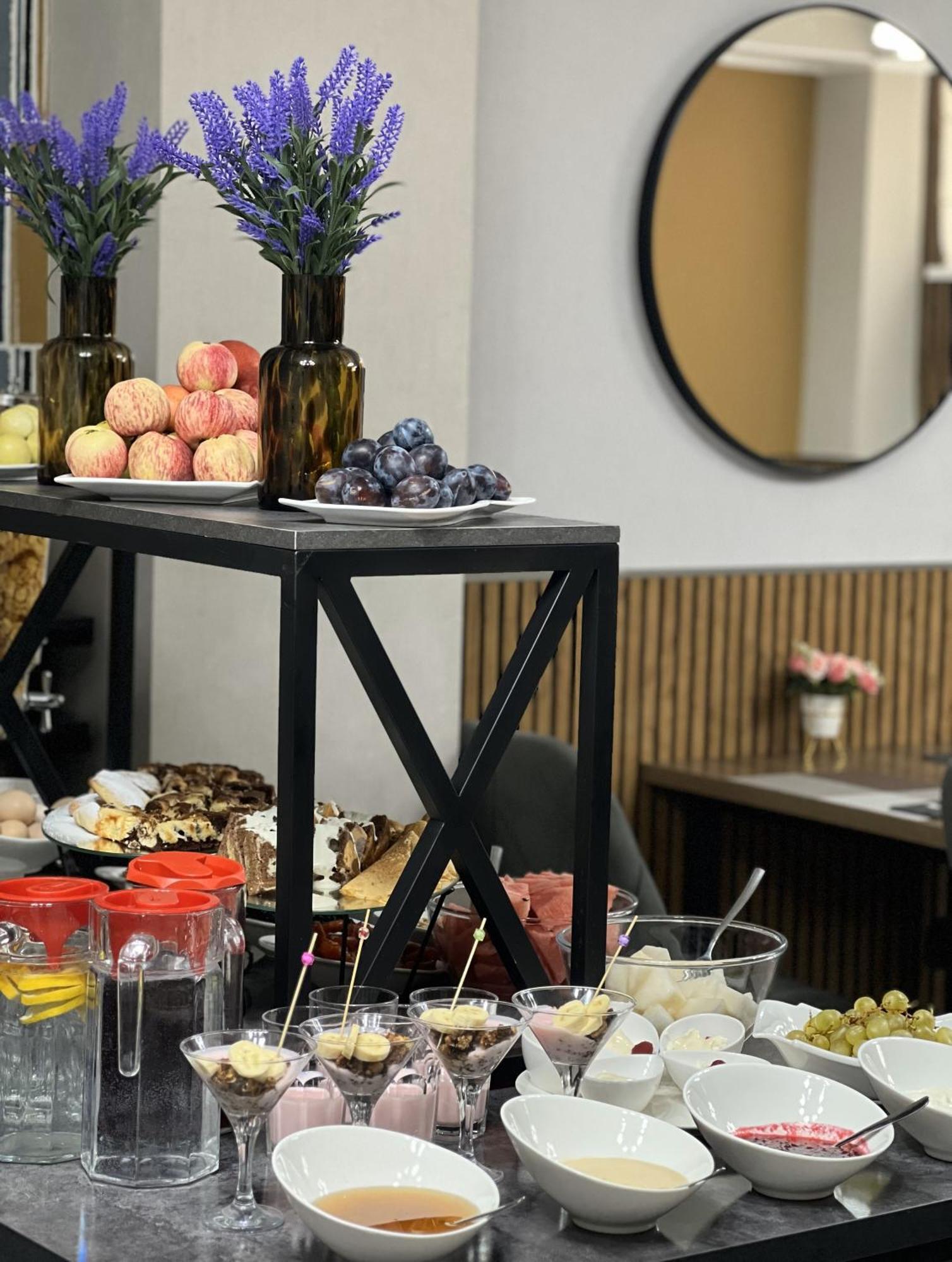 Urban Hotel Бишкек Екстериор снимка